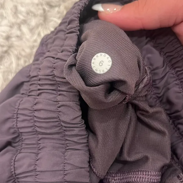 Lululemon hotty hots 2.5 - Image 4