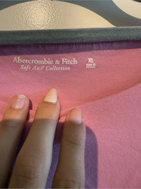 Abercrombie & Fitch Slim Long-Sleeve Crewneck Top in Dusty Rose - Image 3