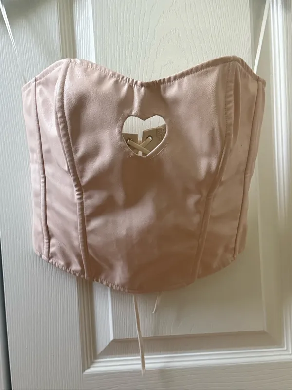 Edikted Heartthrob Faux Leather Corset Crop Top in Light-Pink - Image 2