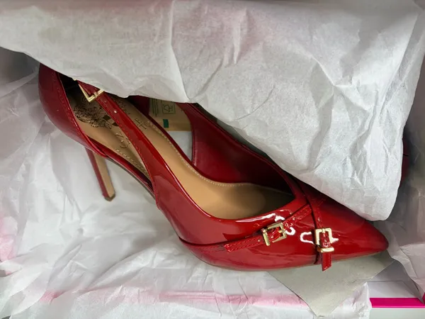 Vince Camuto Red Patent Pointed Toe Strappy Stiletto Heels Y2K Glam Edgy Chic 8M - Image 4