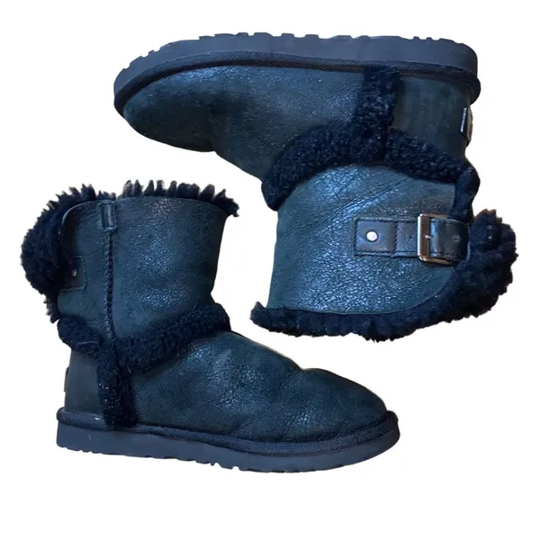 UGG Airehart Black Sheepskin Wool Lined‎ Fold Over Buckle Boots Women's Size 6 - Image 6