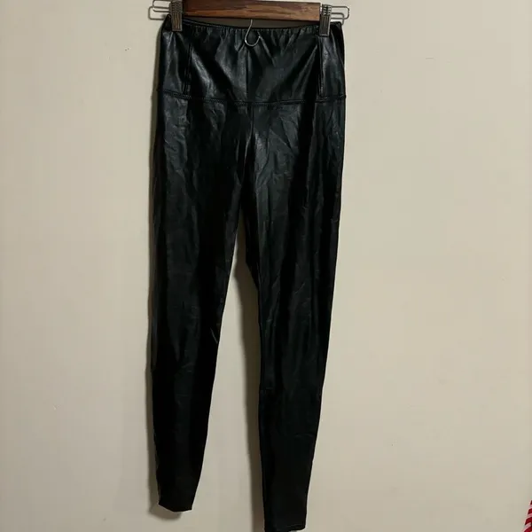 Aritzia Wilfred Free Daria Pant Black Vegan Leather Stretch Pant Legging Size XS - Image 6