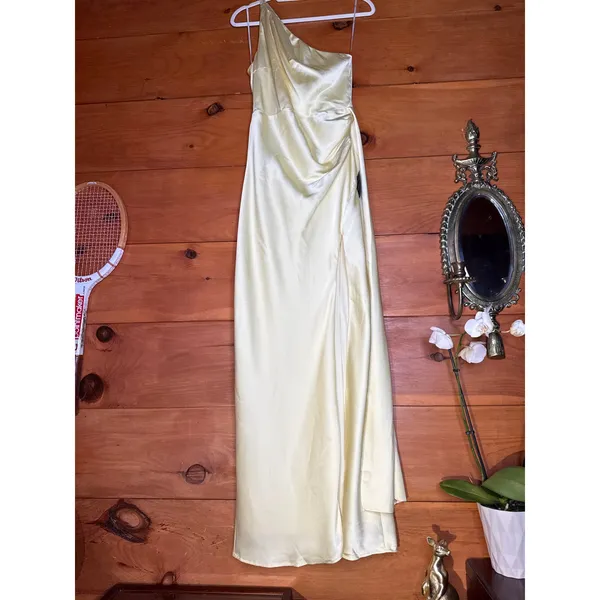NWT Lulus Signature Elegance Pale Yellow Satin One-Shoulder Maxi Dress Gala Sz S - Image 2