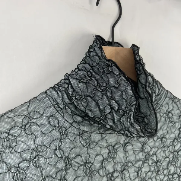 Sno Skins Crop Top Womens Medium Black Lace Sheer Detail Turtle Neck Ski Outdoor - Image 3