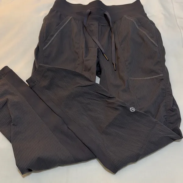 Lululemon, Gray Jogger Pants - Image 2