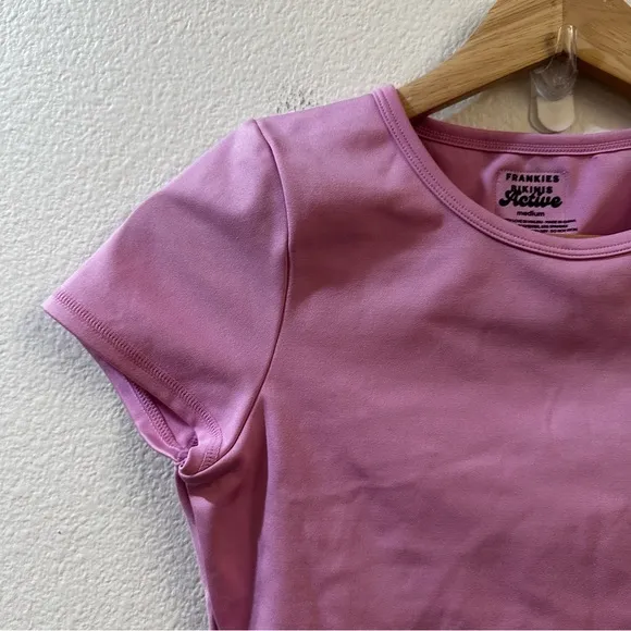 Frankie's Bikinis Pink Zippy Crop Top‎ Baby Tee Size Medium - Image 4