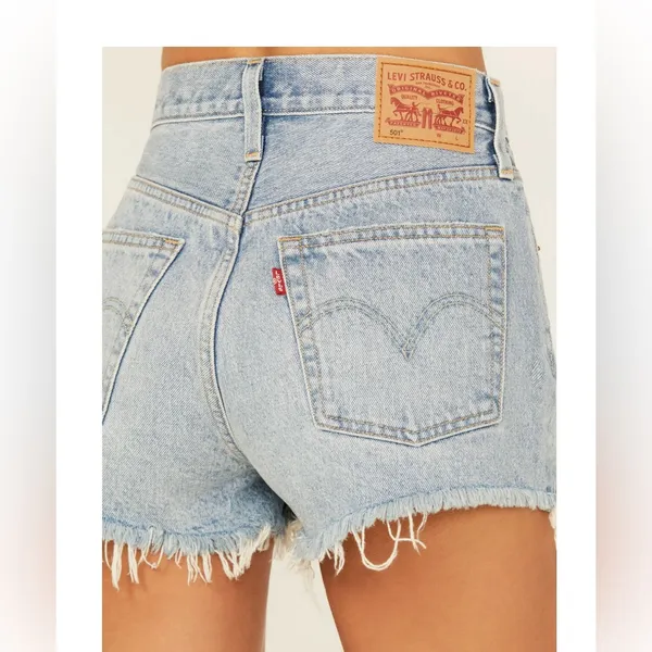 Levi's Women's Light Wash Micro Vibes 501 Original Shorts Size 25 - Image 2