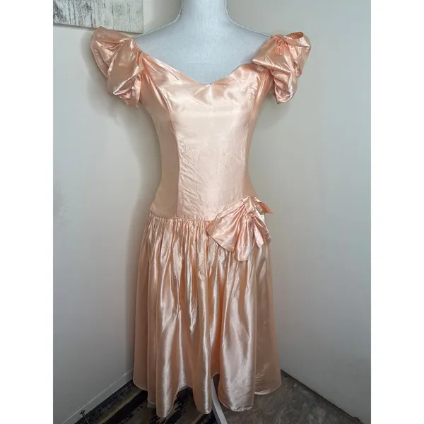 Vintage 80s Peach Satin Prom Dress ILGWU Drop Waist Puff Sleeve Bow Hi Low - Image 2