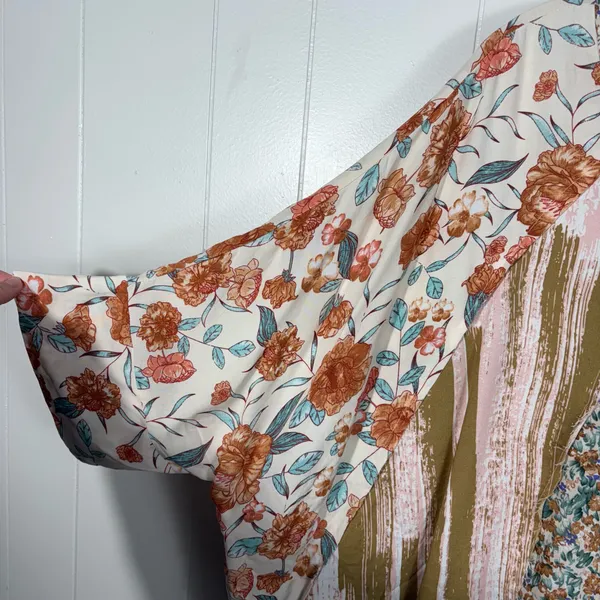 GigiO Patchwork Oversized Floral Raw Hem Poncho Blouse Top Large L Art Deco - Image 2