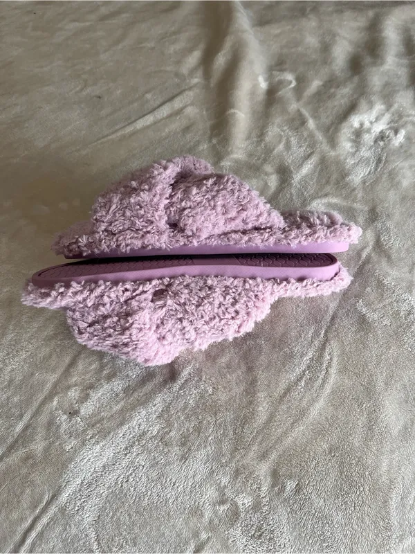 GOEWY Lavender Fuzzy Criss Cross Memory Foam Slippers House Shoes Sz 5-6 NWOT - Image 5