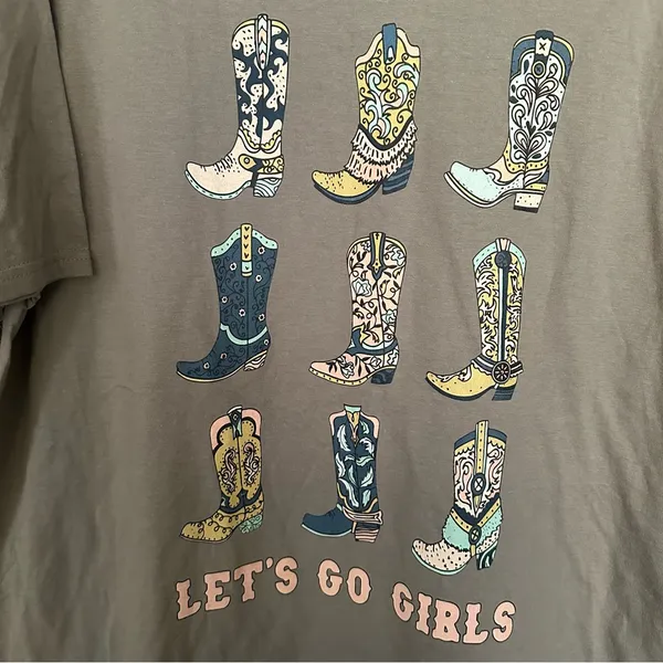 NWT Gray & Pink Short Sleeve Shania Twain “Let’s Go Girls” Graphic Tee - Image 3