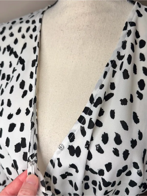 Petal & Pup Hyde Cheetah Tie Waist V-Neck Long Sleeve Maxi Dress 6 White Black - Image 5