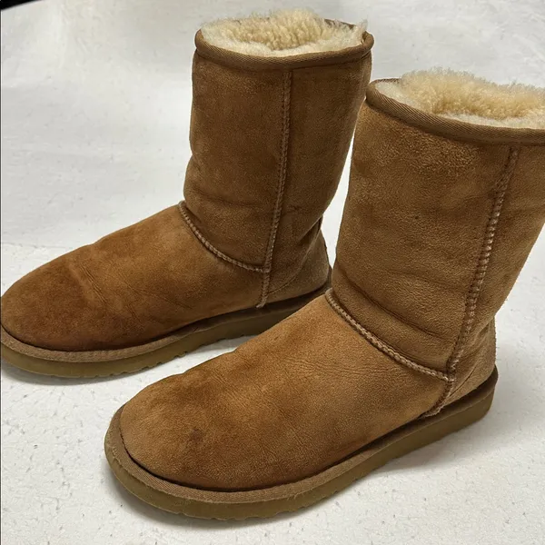 UGG Short Suede Chestnut Brown Boots 5825 size 8 - Image 6