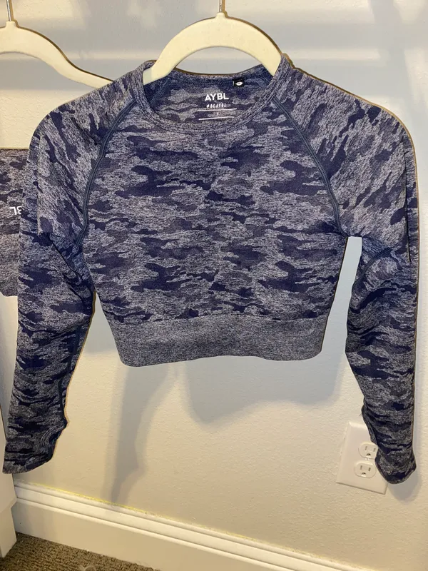 evolve camo seamless long sleeve crop top and shorts set - Image 5