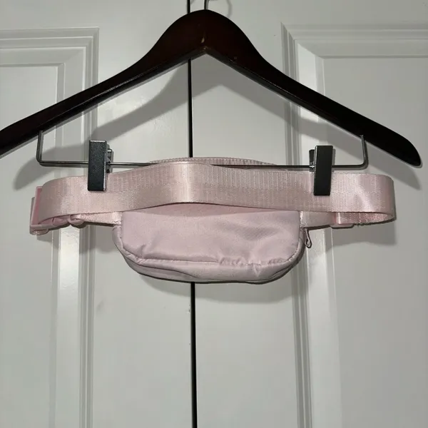 Yogalicious Soft Adjustable Lightweight Belt Bag OS - Image 4