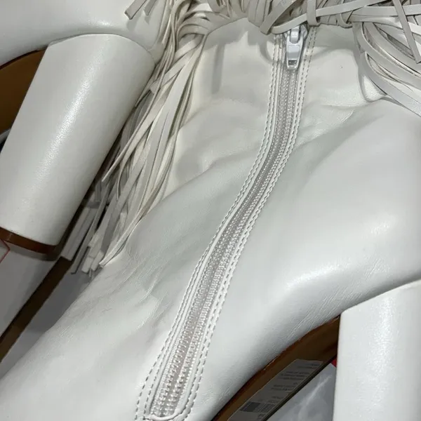 White super cute urban cowgirl style double fringed heeled boots! - Image 9
