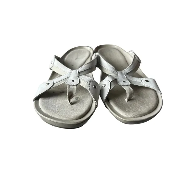 Clark’s white leather classic comfort flip flop sandals size 8.5 - Image 2