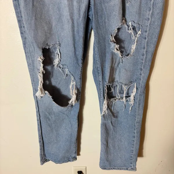 American Eagle 90s Straight Jeans Womens 16 Light Wash Distressed Blue - Image 3