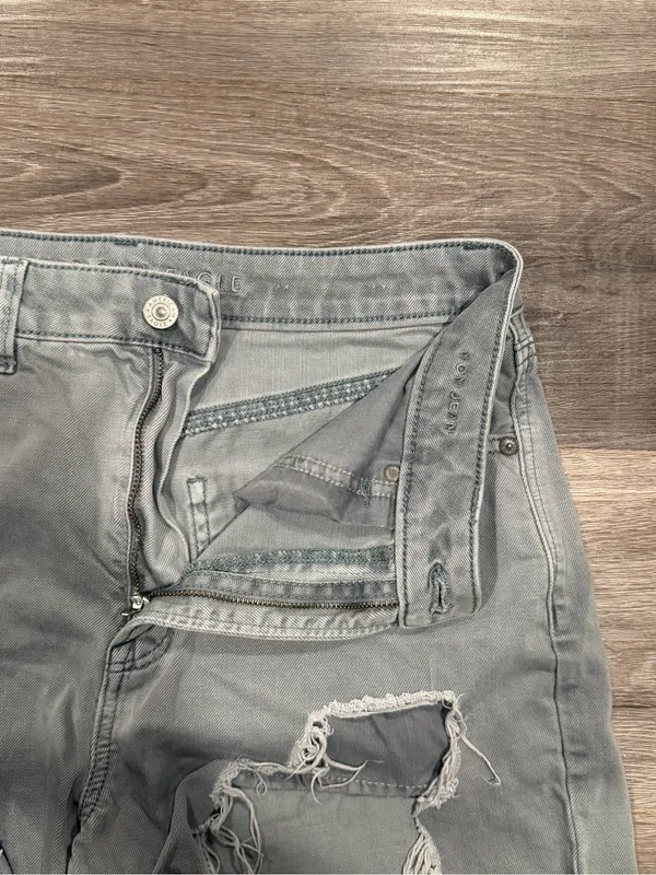 American Eagle Women’s Grey Denim Distressed Cut Off High Rise Mom Short Size 8 - Image 3