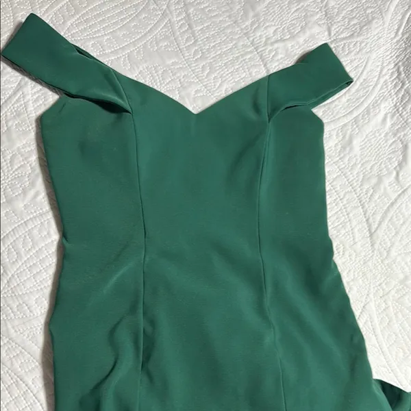 Elegant Green Evening Gown Size undefined - Image 2