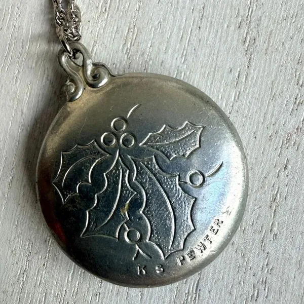 Kirk Stieff KS Pewter Holly Pendant Necklace - Image 4