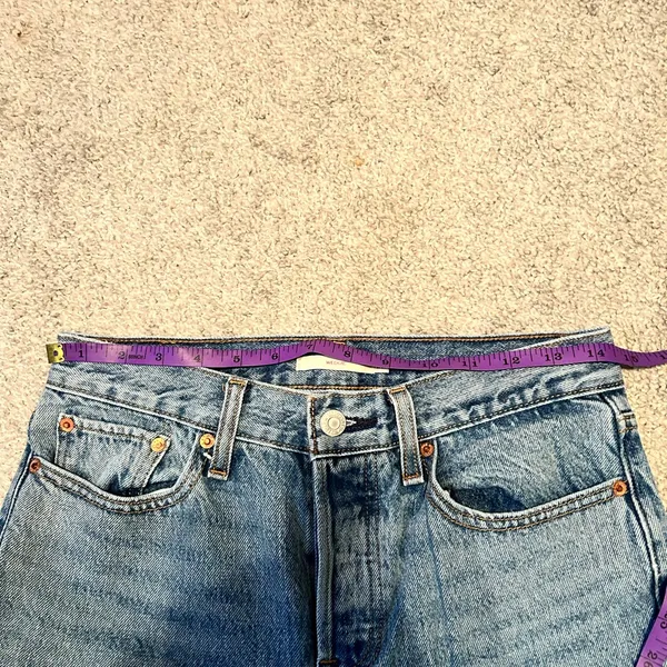 Levi's‎ wedgie size 27 skinny frayed hem button up fly medium wash - Image 2