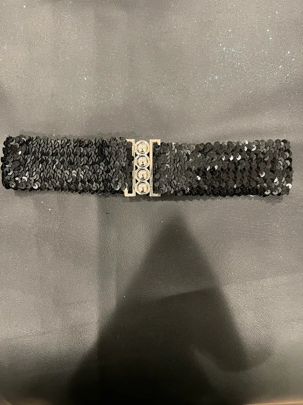 Black sequin belt with silver buckle - Image 5