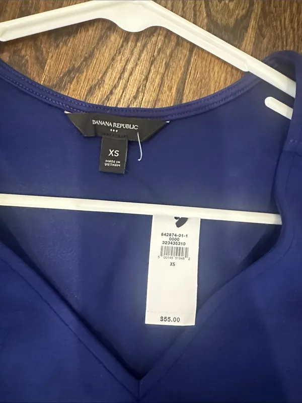 Banana Republic Royal Blue V-Neck Short Sleeve Top - Image 6
