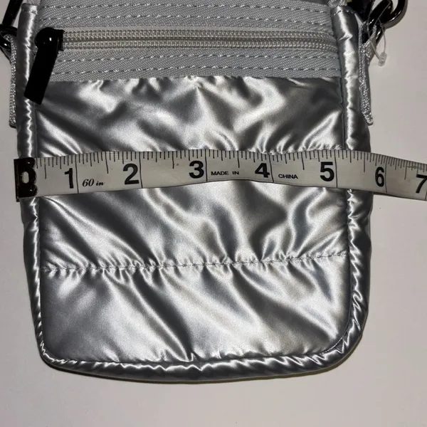 Source Unknown SILVER PUFF STYLE CROSSBODY GREAT SIZE HOLDS PHONE AND MORE FUN COLORFUL STRAP - Image 8