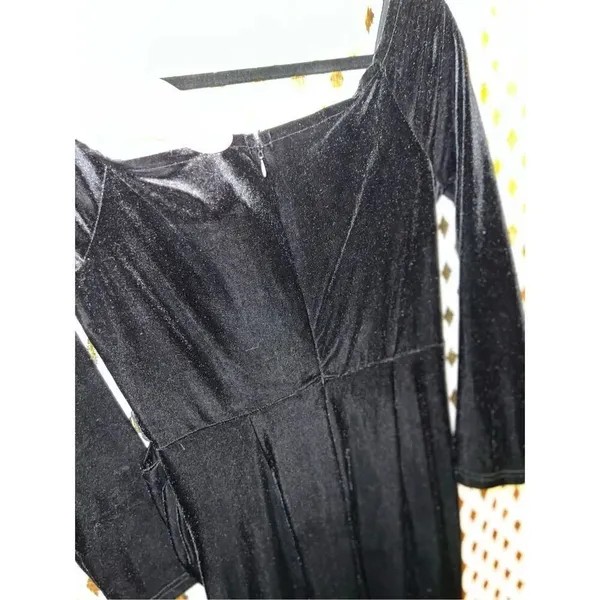 Goth Black velvet evening gown dress with thigh slit long sleeve size L - Image 7