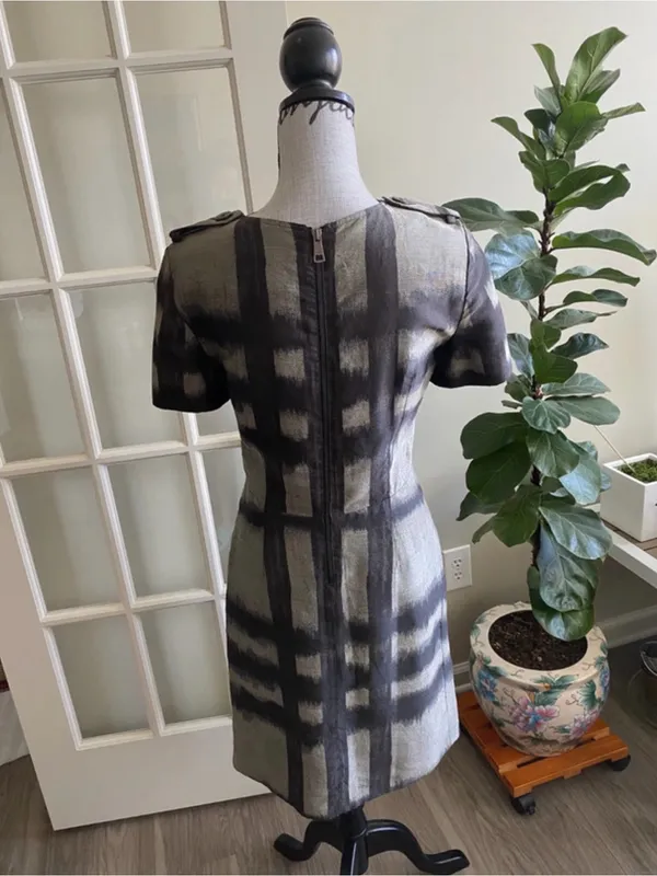 Burberry gray and black ikat-style checkered short sleeve midi dress - Image 4