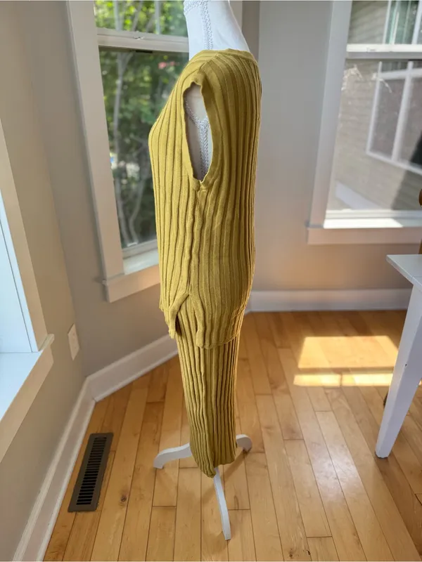INDUSTRY Chartreuse Yellow Gold Ribbed V-Neck Knit Skirt Set Size Small - Image 2