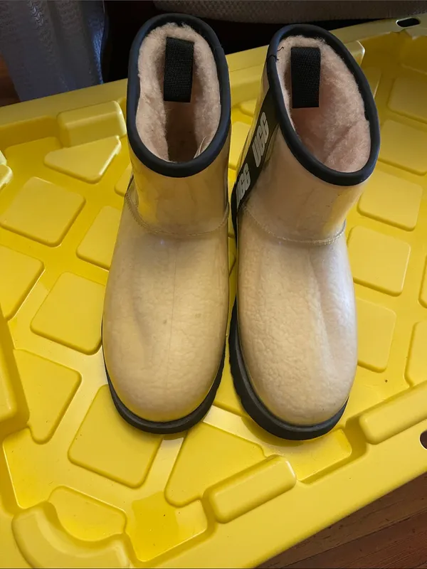 UGG Classic Clear Mini Waterproof Boot Size 9, - Image 3