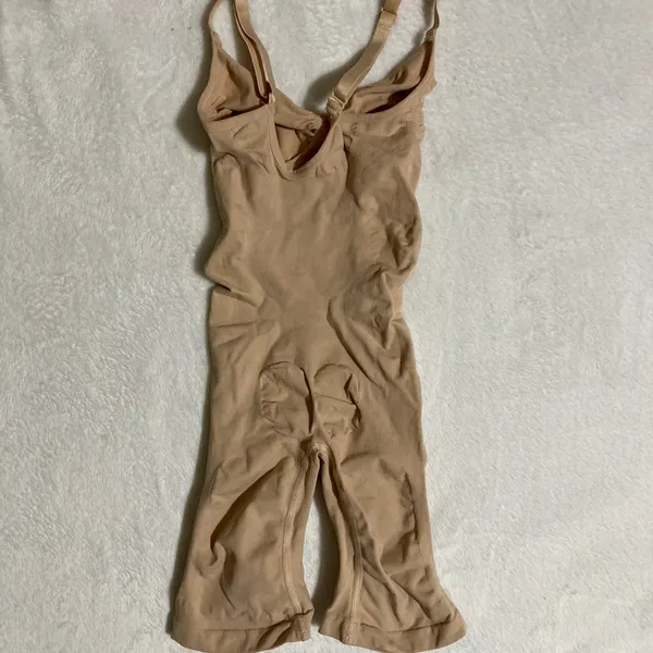 SKIMS Sculpting Mid-Thigh Bodysuit XS - Image 4