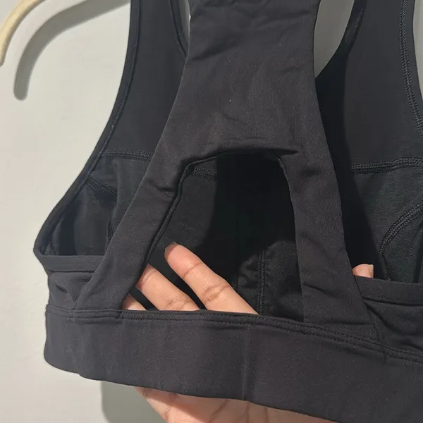 Lululemon Women's Sports Bra with Phone Holder on back Size 6 Black Running - Image 4