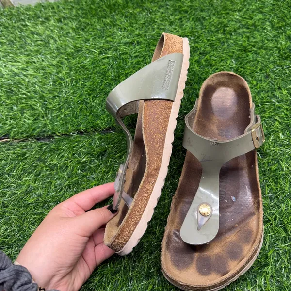 Birkenstock Gizeh Patent Khaki Sandals - Image 5