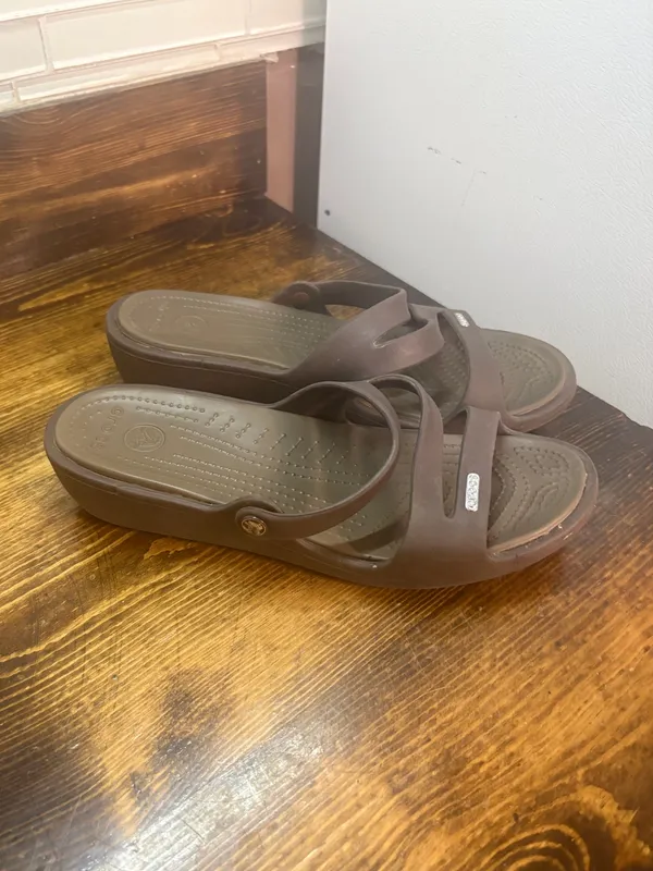 Crocs brown sandals size 9 - Image 2