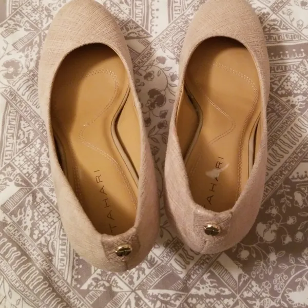 Tahari Sofia heel size 6M - Image 7