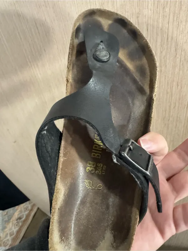 Women’s Birkenstock Gizeh Black Leather Thong Sandals with Buckle Size 38 - Image 6