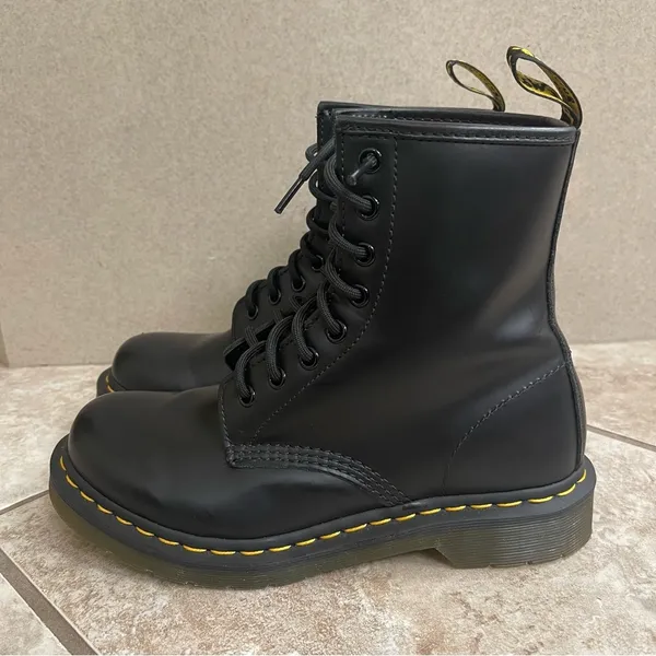 Women's AirWair 1460 Leather Lace Up Boots Size 7 US Used 2xs - Image 12
