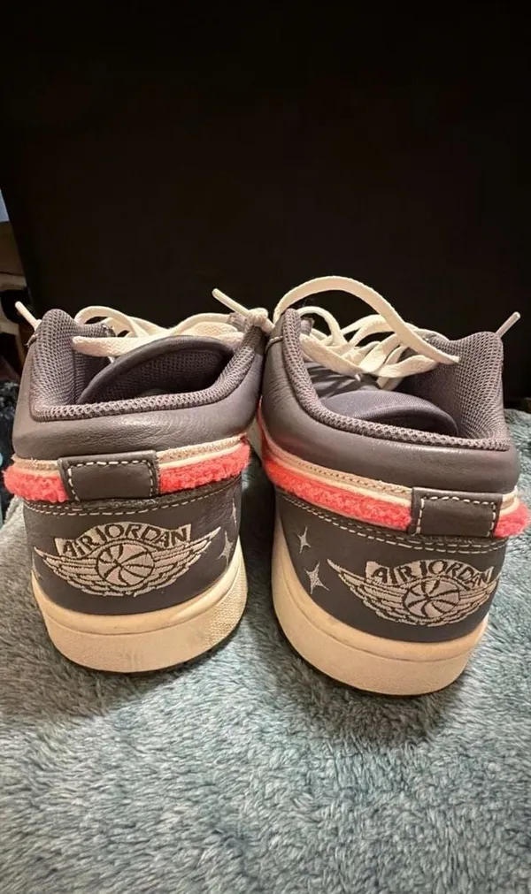 Air Jordan 1 Low SE Light Graphite Hot Punch - Image 4