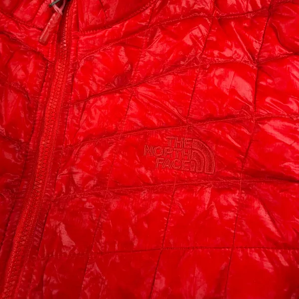 The North Face Thermoball Puffer Jacket Womens Medium Red Full Zip Quilted - Image 8