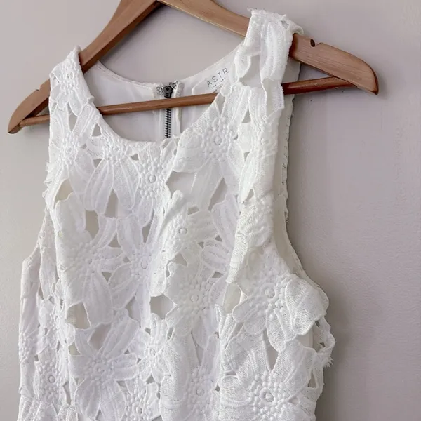 ASTR The Label Tenured Floral Lace Dress‎ Mini Size L White - Image 10