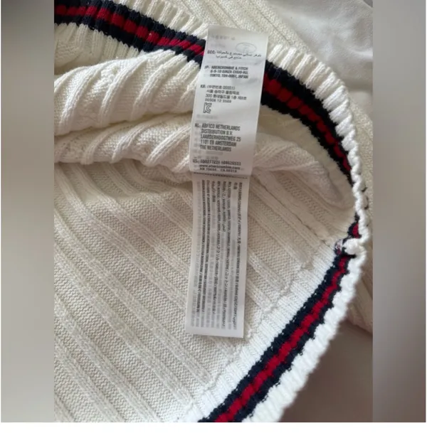 Hollister Women’s Classic White Cable Knit Swearter - Image 5