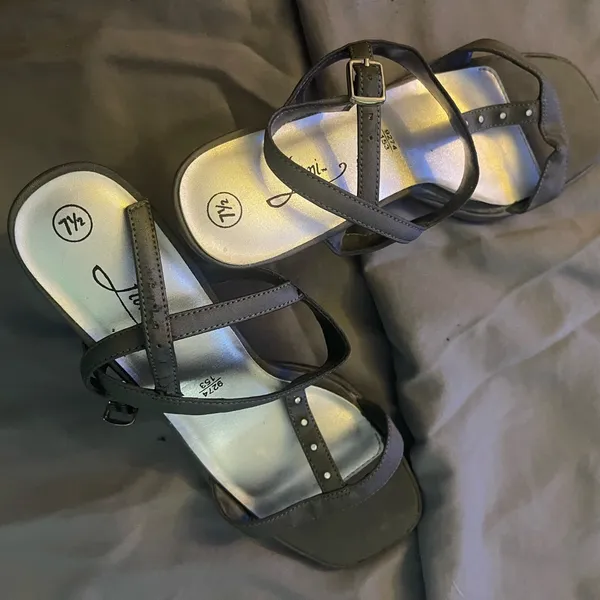 FIONI Black Strappy Sandals Size 7.5 - Image 4