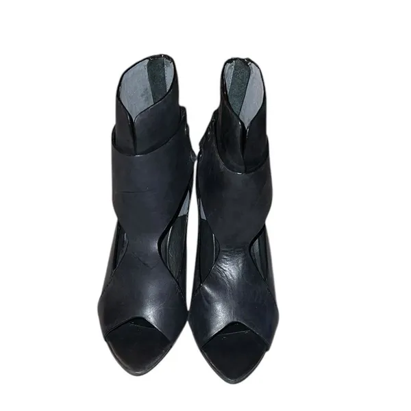 Max Studio Black Leather Elegant Women's Shoes Size 5 - Image 2