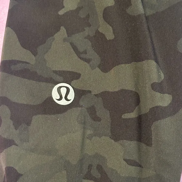 Lululemon camo leggings size 4 - Image 5