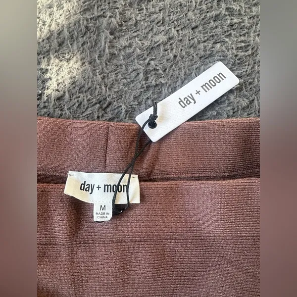 Day + Moon brown ribbed flowy sweater skirt, size M Size M - Image 2