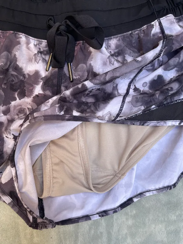 Lululemon Hotty Hot Short Running Gym Yoga Pilates Outdoor Black White Print 10 - Image 5
