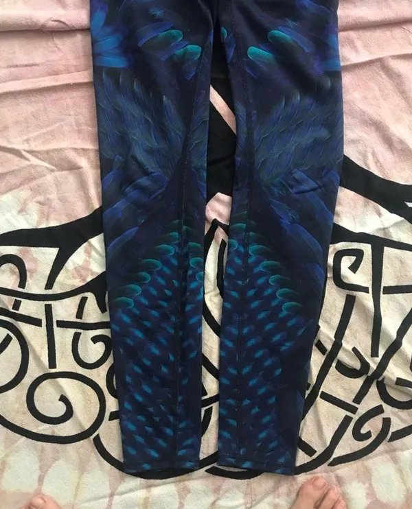 ALO YOGA feather leggings mid rise sz small inside pocket - Image 2